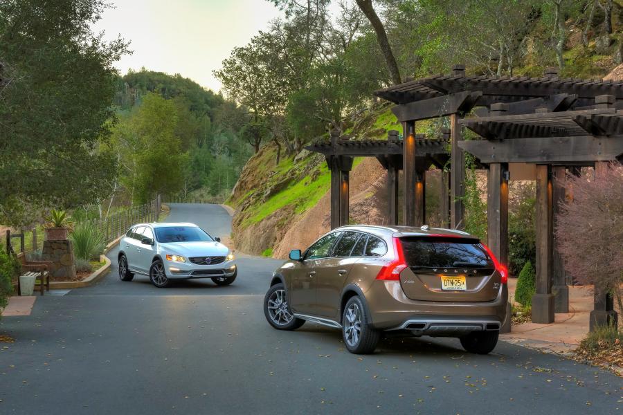  Volvo V60 Cross Country 2015 года  (US) (фото 5 из 23)